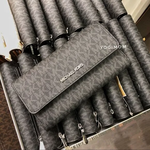 MICHAEL KORS Pocket Book Wallet Purse LG Trifold - Picture 11 of 14